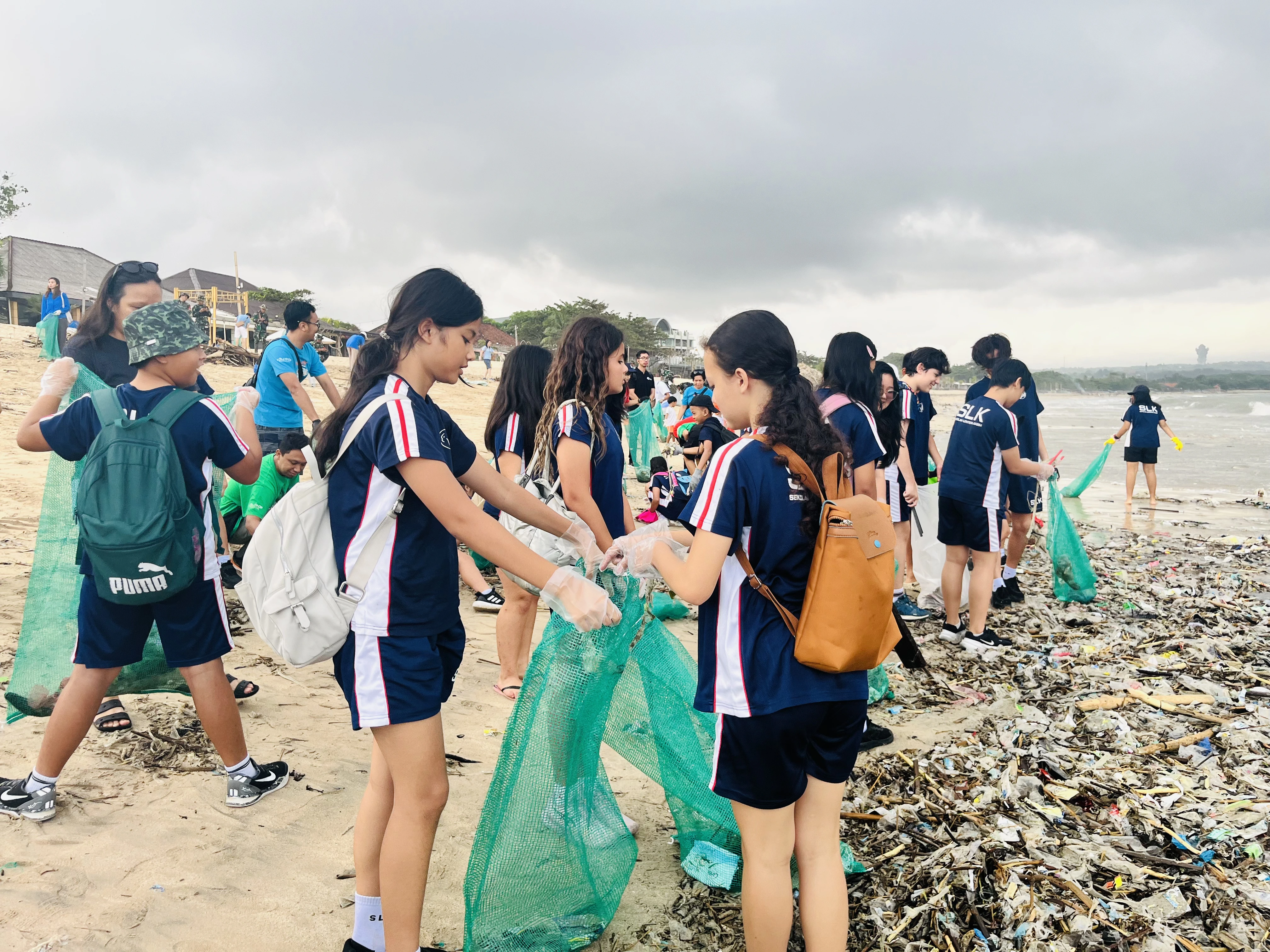 SLK & Lollypop Beach Clean-Up: Taking Action with Sungai Watch in Bali - Photo 11